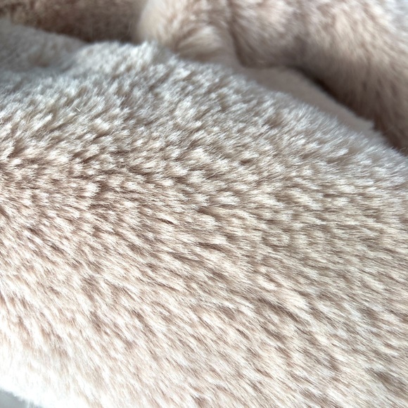 NWOT Faux fur light beige cardigan/jacket - Picture 7 of 7